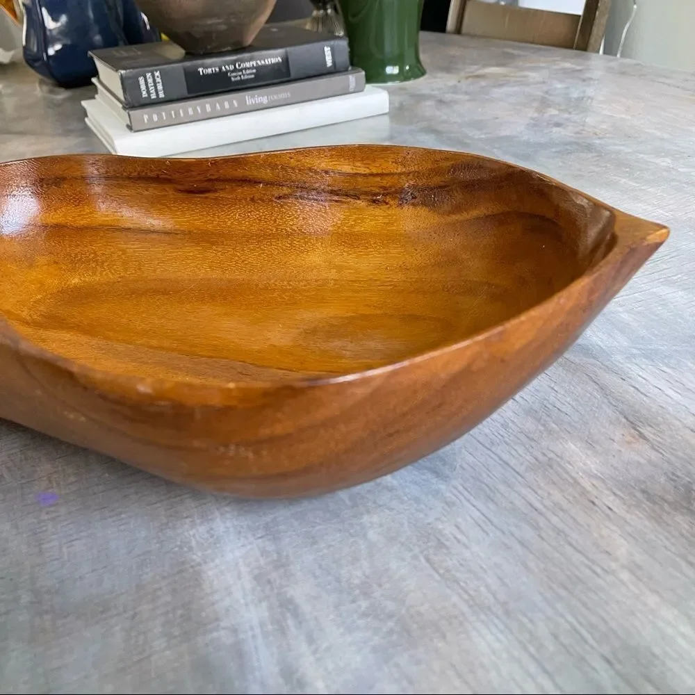 Wooden leaf shaped fruit bowl lightweight flat bottom